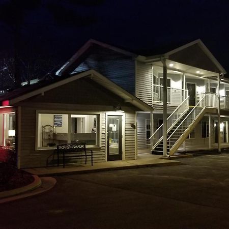 Brio Beach Inn Traverse City Exterior foto