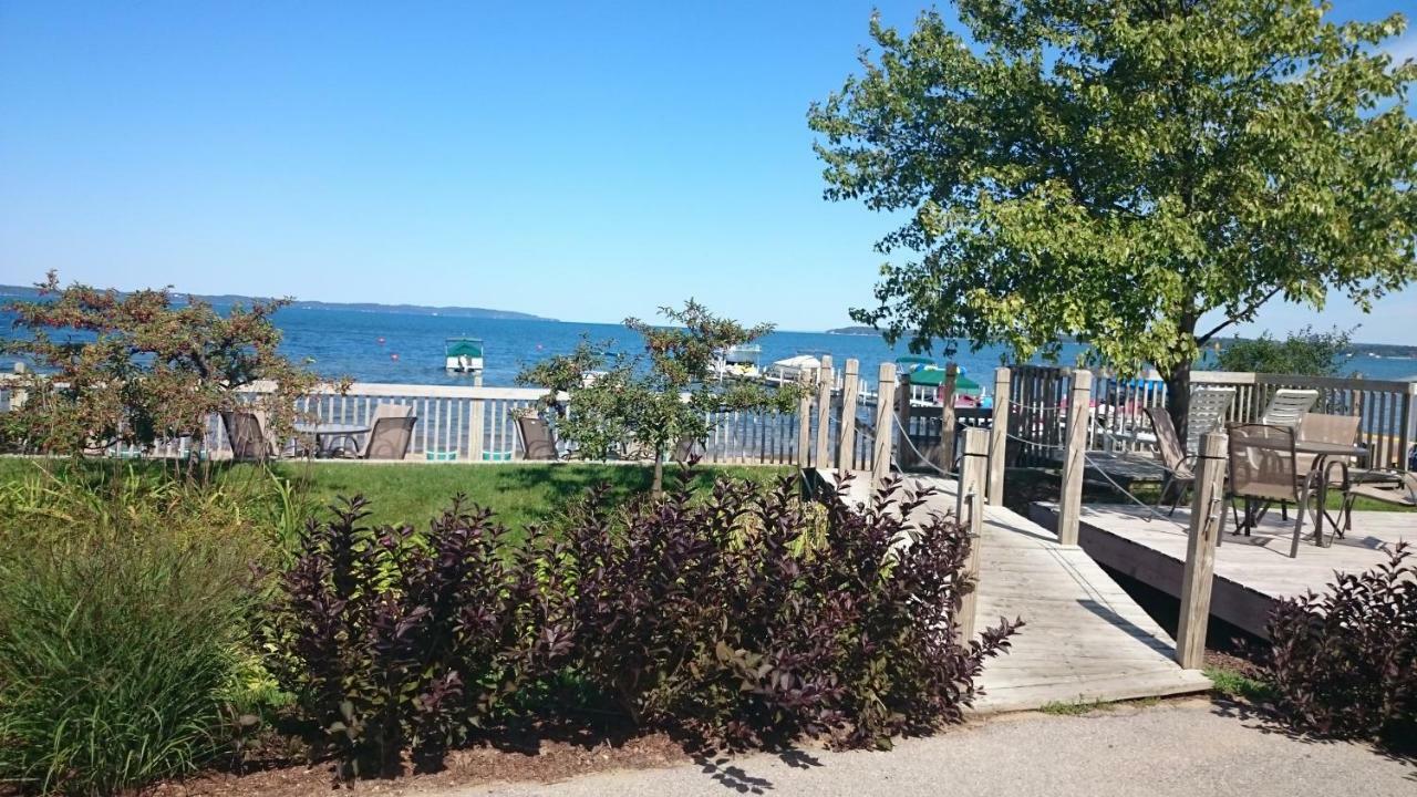Brio Beach Inn Traverse City Exterior foto