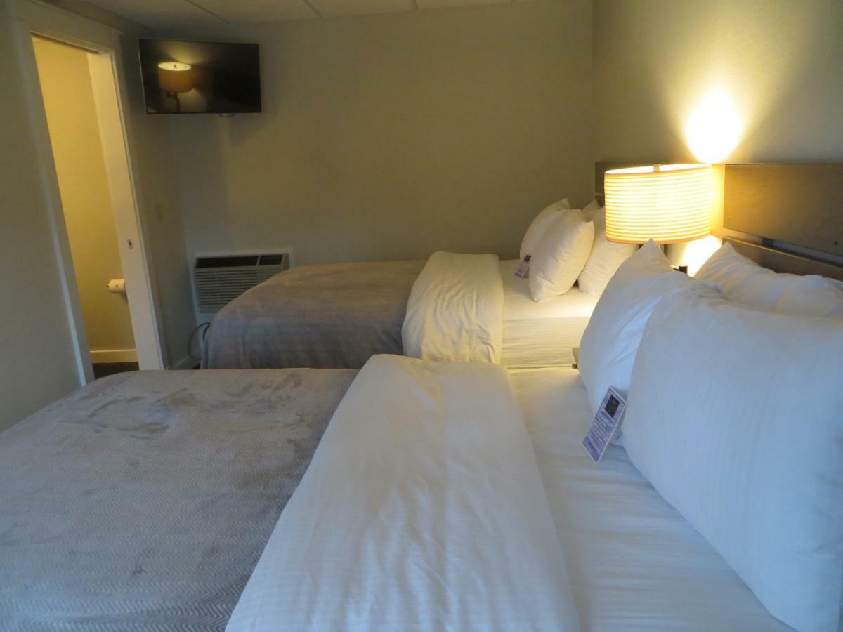 Brio Beach Inn Traverse City Exterior foto